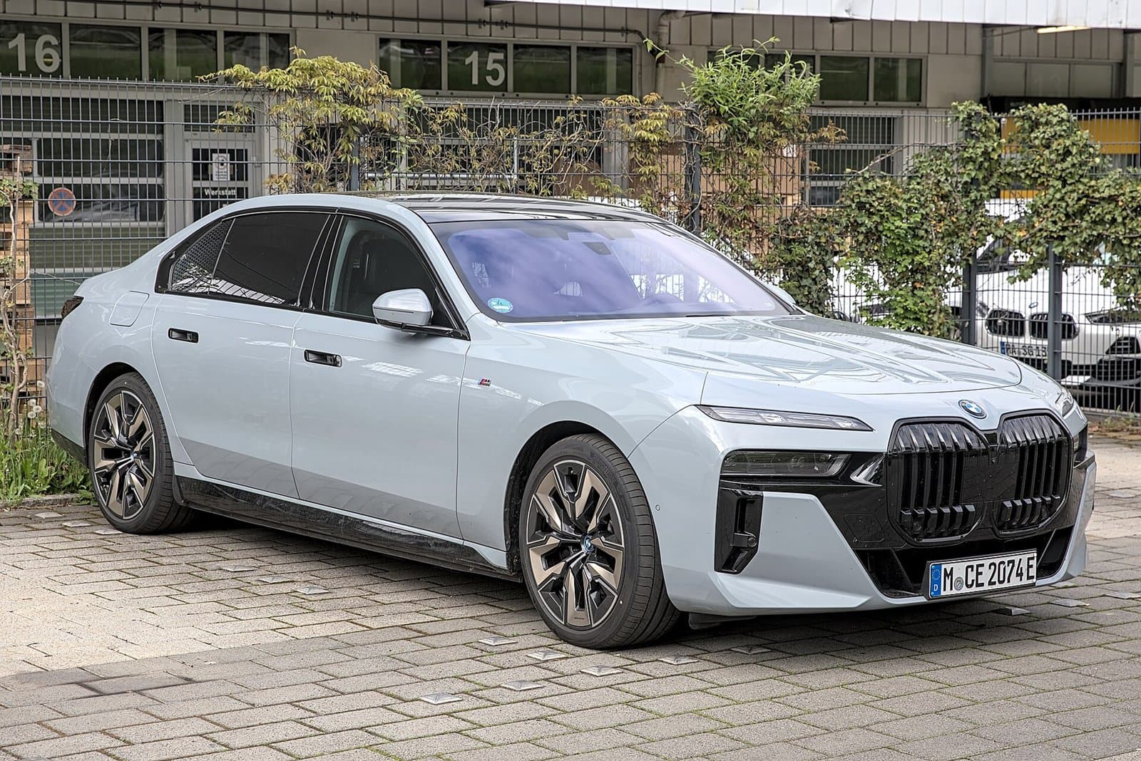 BMW i7, representative photo
