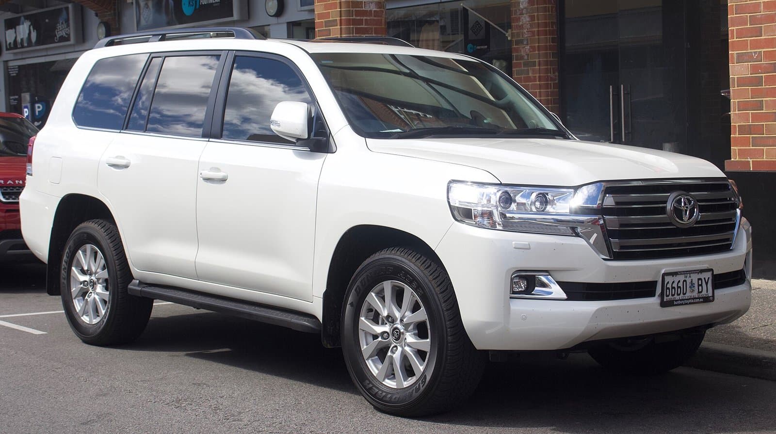 Toyota Land Cruiser V8, representative photo